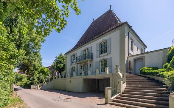 Immobilie in Münchringen - Repräsentative Landhausvilla in zauberhaftem Garten - Bild 0