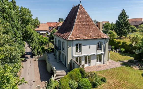 Immobilie in Münchringen - Repräsentative Landhausvilla in zauberhaftem Garten - Bild 1