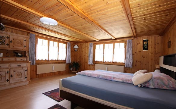 Immobilie in Disentis/mustér - Charaktervolles Bauernhaus mit Weitsicht und Ausbaupotenzial - Bild 2