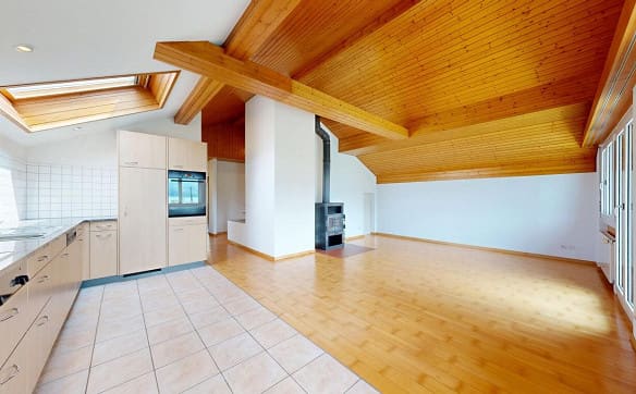 Immobilie in Sachseln - Charmante Dachgeschosswohnung mit Seesicht und zwei Balkonen - Bild 1