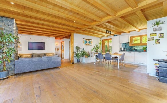 Immobilie in Les Paccots - Un appartement 4.5 pièces où l’intérieur se prolonge  naturellement... - Bild 2