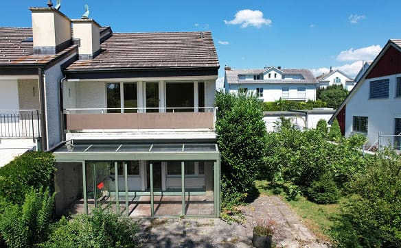Immobilie in Oetwil Am See - charmantes 4.5-Zimmer-Reiheneinfamilienhaus in Oetwil am See - Bild 0