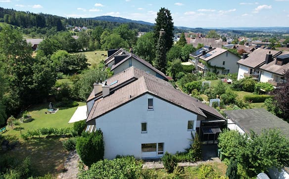 Immobilie in Oetwil Am See - charmantes 4.5-Zimmer-Reiheneinfamilienhaus in Oetwil am See - Bild 1
