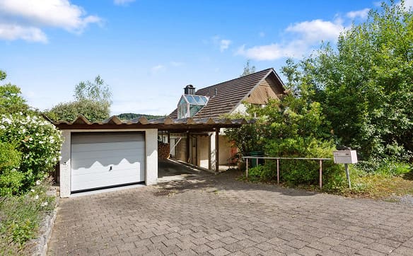 Immobilie in Dinhard - Pool, Sauna und Wintergarten: Freistehendes EFH mit viel Potenzial - Bild 1