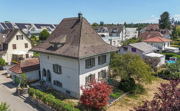 Immobilie in Luterbach - Wohnen mit Charakter - Historisches Einfamilienhaus mit viel Umschwung - Bild 0