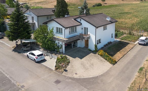 Immobilie in Rüfenach Ag - Einfamilienhaus mit wunderschönem Garten, direkt angrenzend an die ... - Bild 0