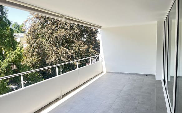 Immobilie in Wetzikon Zh - Lichtdurchfluteter Wohntraum mit 3 1/2 Zimmern, XL-Balkon - Bild 2
