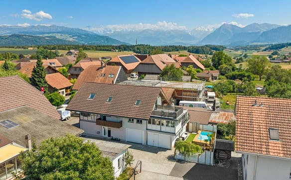 Immobilie in Kirchdorf Be - Einzigartiges Familienhaus mit Wellness und Weitsicht - Bild 0