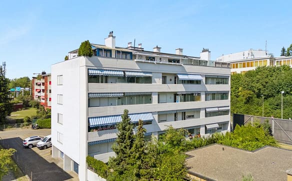Immobilie in Glattbrugg - Zentrale 2.5-Zimmer-Wohnung mit Parkplatz und Potenzial - Bild 0