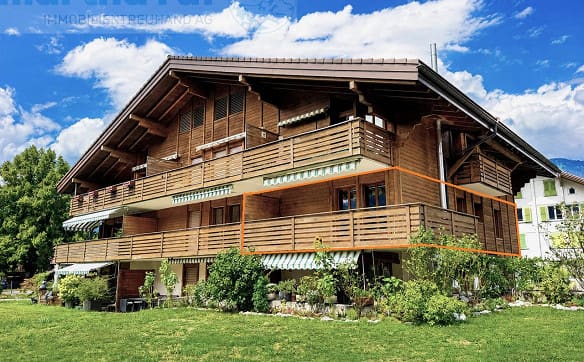 Immobilie in Wilderswil - Behagliche 2.5- Zimmer Ferienwohnung mit Cheminée und Balkon - Bild 0