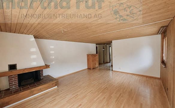 Immobilie in Wilderswil - Behagliche 2.5- Zimmer Ferienwohnung mit Cheminée und Balkon - Bild 1