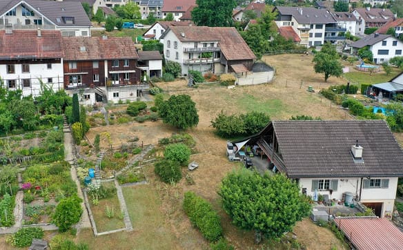 Immobilie in Auenstein - 5.5 Zi. EFH mit Aussicht bis in die Berge und Ausbaupotential - Bild 1