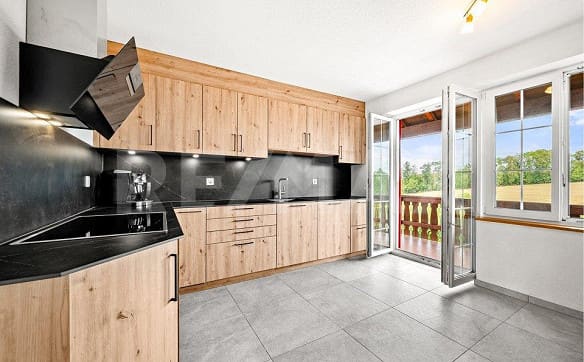 Immobilie in Münchenwiler - RENOVIERTE 4-ZIMMER-WOHNUNG MIT XXL-BALKON UND IDYLLISCHER UMGEBUNG - Bild 1