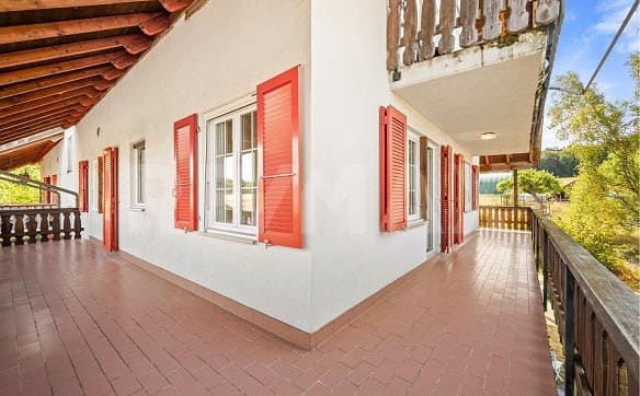 Immobilie in Münchenwiler - RENOVIERTE 4-ZIMMER-WOHNUNG MIT XXL-BALKON UND IDYLLISCHER UMGEBUNG - Bild 10