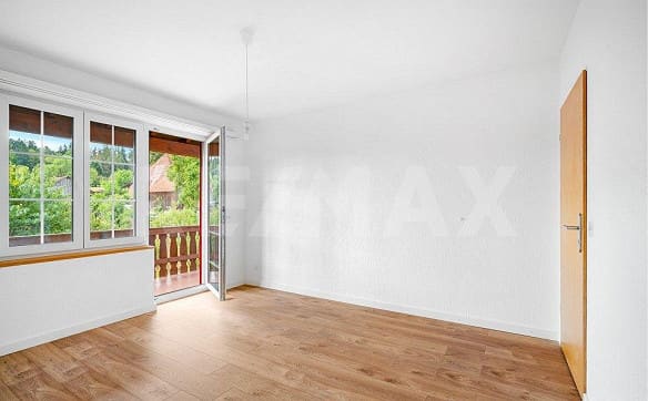 Immobilie in Münchenwiler - RENOVIERTE 4-ZIMMER-WOHNUNG MIT XXL-BALKON UND IDYLLISCHER UMGEBUNG - Bild 11