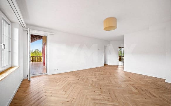 Immobilie in Münchenwiler - RENOVIERTE 4-ZIMMER-WOHNUNG MIT XXL-BALKON UND IDYLLISCHER UMGEBUNG - Bild 3