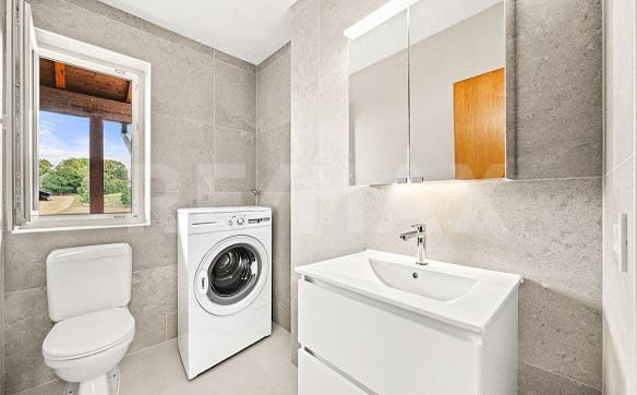 Immobilie in Münchenwiler - RENOVIERTE 4-ZIMMER-WOHNUNG MIT XXL-BALKON UND IDYLLISCHER UMGEBUNG - Bild 5