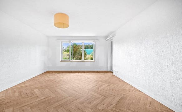 Immobilie in Münchenwiler - RENOVIERTE 4-ZIMMER-WOHNUNG MIT XXL-BALKON UND IDYLLISCHER UMGEBUNG - Bild 7