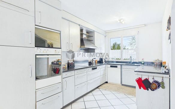 Immobilie in Gisikon - Sonniger Familientraum: 5.5 Zimmer mit unverbautem Pilatusblick - Bild 2