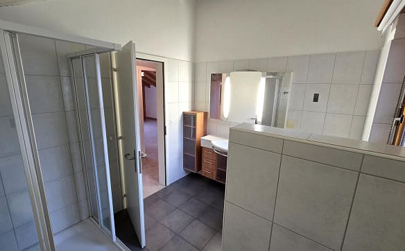 Immobilie in Unterseen - Wohnen mit Charme direkt an der Aare – aussergewöhnliche 3.5-Zimmer-Ma - Bild 19