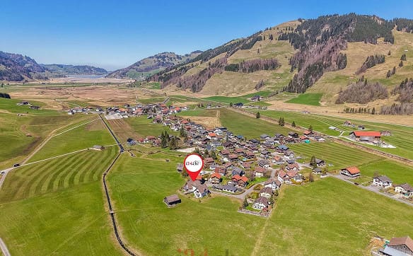 Immobilie in Studen Sz - 6.5 Zi.-Doppelhaushälfte mit Studio, Garten und Bergblick - Bild 13
