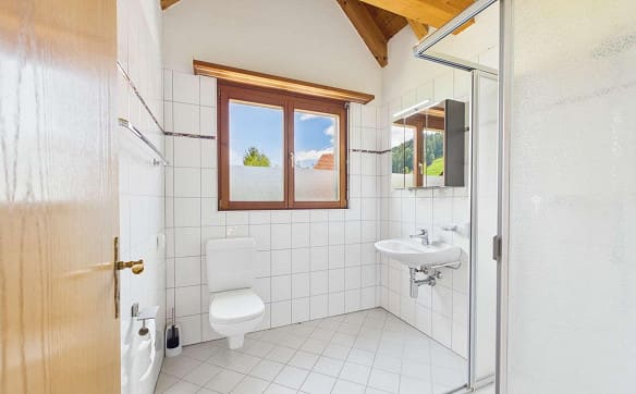 Immobilie in Studen Sz - 6.5 Zi.-Doppelhaushälfte mit Studio, Garten und Bergblick - Bild 9