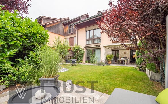 Immobilie in Langnau Am Albis - Familienfreundliches Reihenhaus mit Garten - Bild 0