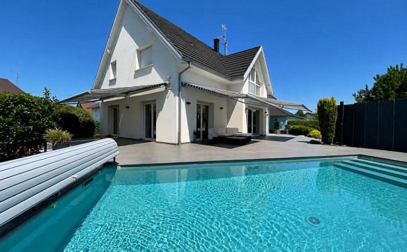 Immobilie in Basel - Villa d'exception avec piscine aux portes de Bâle, en France - Bild 0