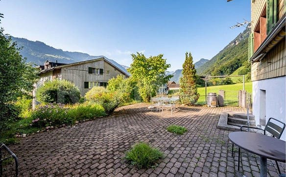 Immobilie in Schwanden Gl - 5½-Zimmer-Einfamilienhaus an schöner Lage - Bild 2