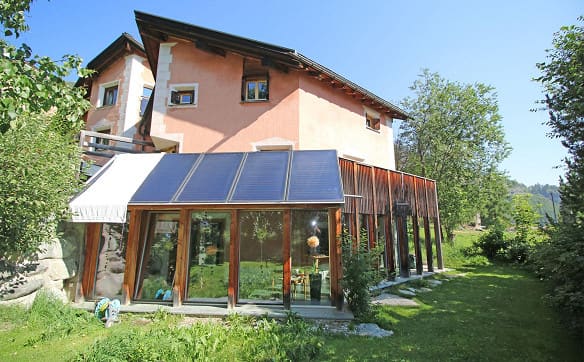 Immobilie in La Punt Chamues-ch - Grosszügiges, einseitig angebautes Einfamilienhaus in Arvins - Bild 0