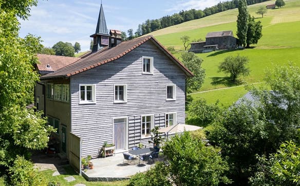 Immobilie in Lichtensteig - Liebhaberobjekt mit eigenem Glockturm, Gartenidylle und viel Raum - Bild 0