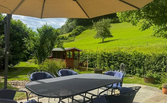 Immobilie in Lichtensteig - Liebhaberobjekt mit eigenem Glockturm, Gartenidylle und viel Raum - Bild 1
