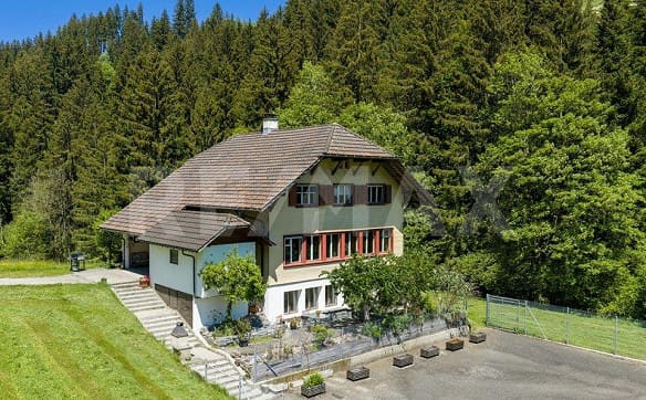 Immobilie in Escholzmatt - Einfamilienhaus an ruhiger und sonniger Lage – ein echtes Bijou! - Bild 1