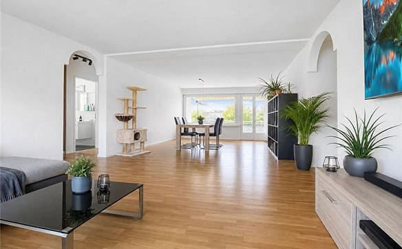 Immobilie in Immensee - Grosszügige 4 ½-Zimmer Wohnung mit 2 Balkonen und Sicht auf den Zug... - Bild 2