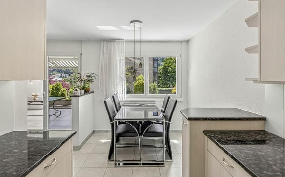 Immobilie in Pfäffikon Sz - 2.5-Zimmer Gartenwohnung an ruhiger Lage - Bild 2