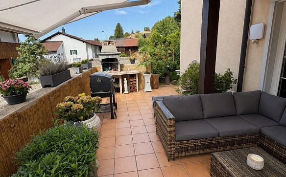 Immobilie in Adetswil - Traumhafte 3.5-Zimmer-Gartenwohnung mit privater Oase & Studio - Bild 0