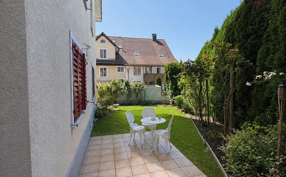 Immobilie in Adetswil - Traumhafte 3.5-Zimmer-Gartenwohnung mit privater Oase & Studio - Bild 1