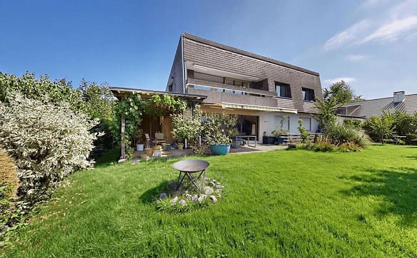 Immobilie in Tann - Vielseitiges Zweifamilienhaus mit unverbaubarer Weitsicht - Bild 0