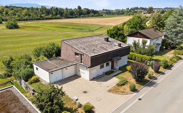 Immobilie in Tann - Vielseitiges Zweifamilienhaus mit unverbaubarer Weitsicht - Bild 1