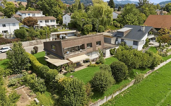 Immobilie in Tann - Vielseitiges Zweifamilienhaus mit unverbaubarer Weitsicht - Bild 2