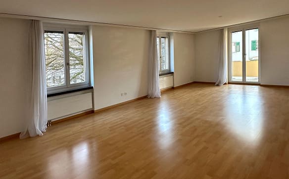 Immobilie in St. Gallen - Grosszügige, charmante Wohnung in ruhigem Quartier, zentral gelegen - Bild 1