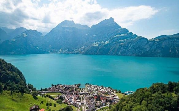Immobilie in Sisikon - HOCH ÜBER DEM VIERWALDSTÄTTERSEE -  1'393 M² UMSCHWUNG - Bild 0