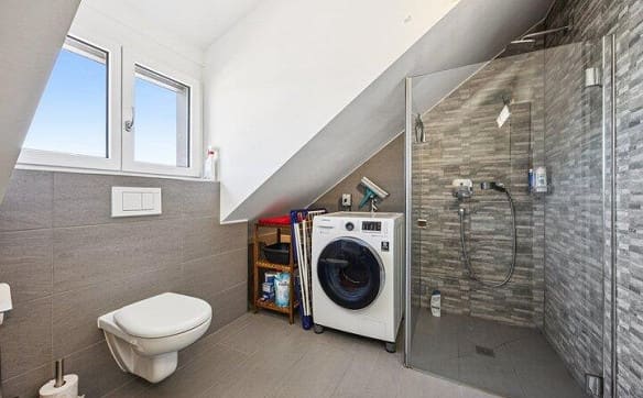 Immobilie in Neuwilen - STILVOLLE 3.5 ZIMMER DACHWOHNUNG NÄHE BODENSEE - Bild 4