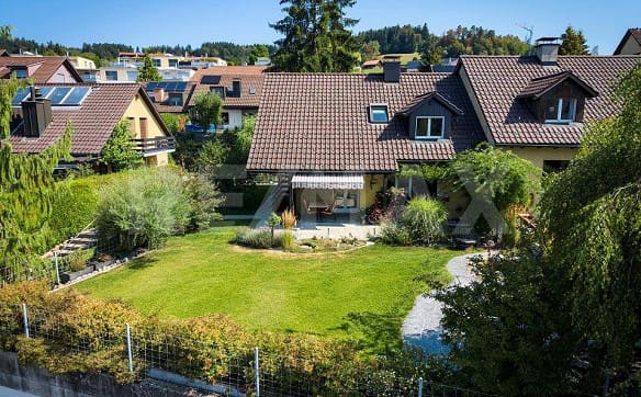 Immobilie in Adetswil - Tolle Lage und schöne Bergsicht - Bild 0