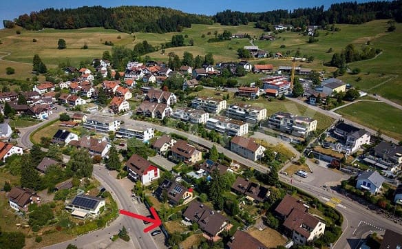 Immobilie in Adetswil - Tolle Lage und schöne Bergsicht - Bild 1