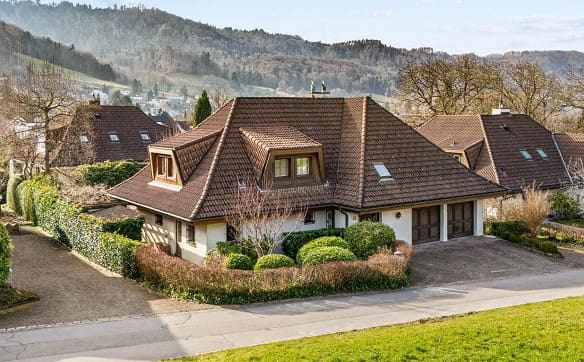 Immobilie in Langnau Am Albis - Freistehendes 6-Zimmer-Einfamilienhaus mit grossem Garten - Bild 0