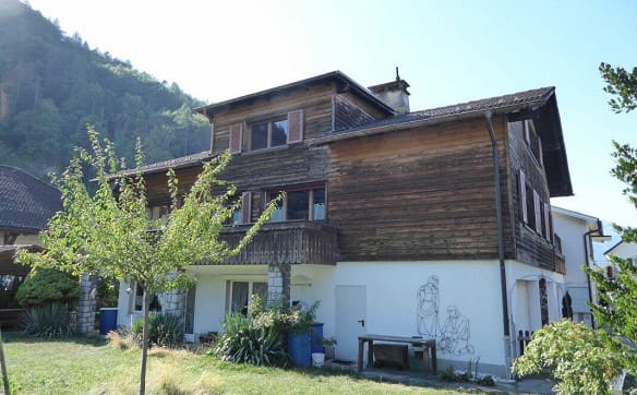 Immobilie in Bad Ragaz - freistehendes Zweifamilienhaus mit Garagen und grosszügigem Umschwung - Bild 0