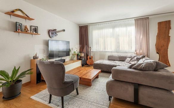 Immobilie in Menzingen - Lichtreiche 3½-Zimmer-Wohnung mit sonniger Lage und Weitblick - Bild 0