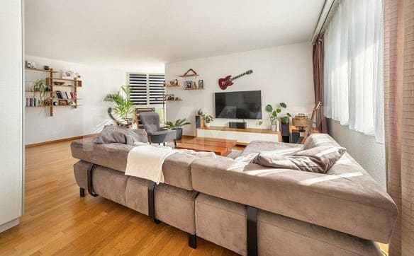 Immobilie in Menzingen - Lichtreiche 3½-Zimmer-Wohnung mit sonniger Lage und Weitblick - Bild 8