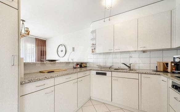 Immobilie in Menzingen - Lichtreiche 3½-Zimmer-Wohnung mit sonniger Lage und Weitblick - Bild 9